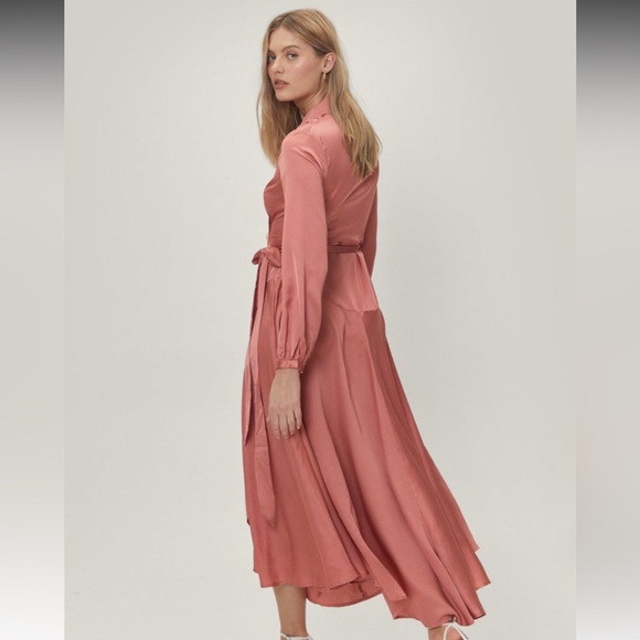 Elegant rose gold satin dress - Picture 3 of 4